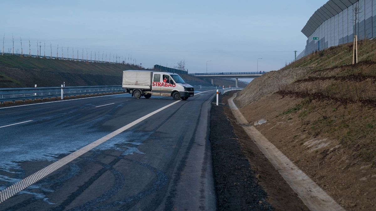 Důležitá silnice v Ostravě je hotová, odvede dopravu z obytné čtvrti